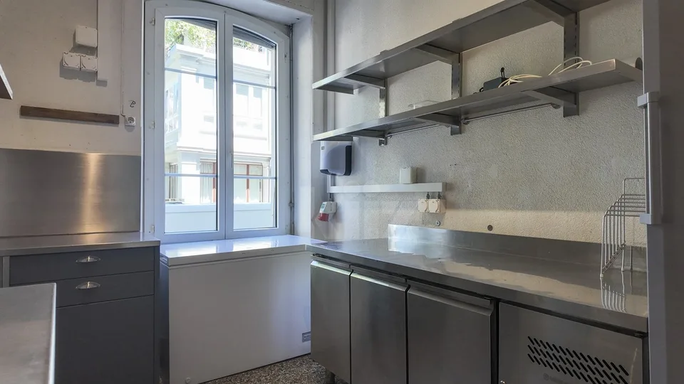 Céleste coffee bar, two minutes' walk from the lake – photo 10 of 13