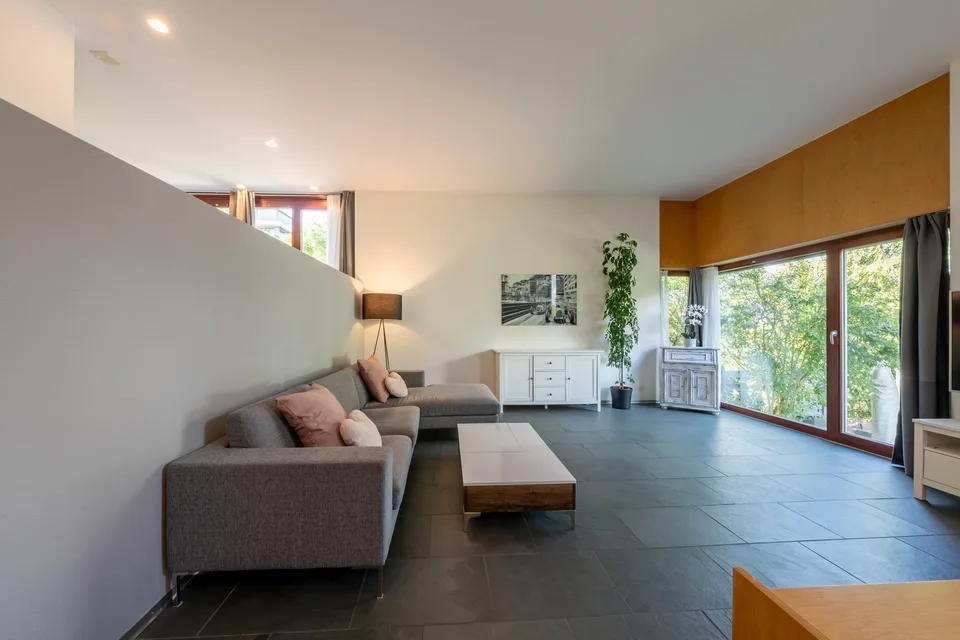 Repräsentatives Zweifamilienhaus mit Weitblick