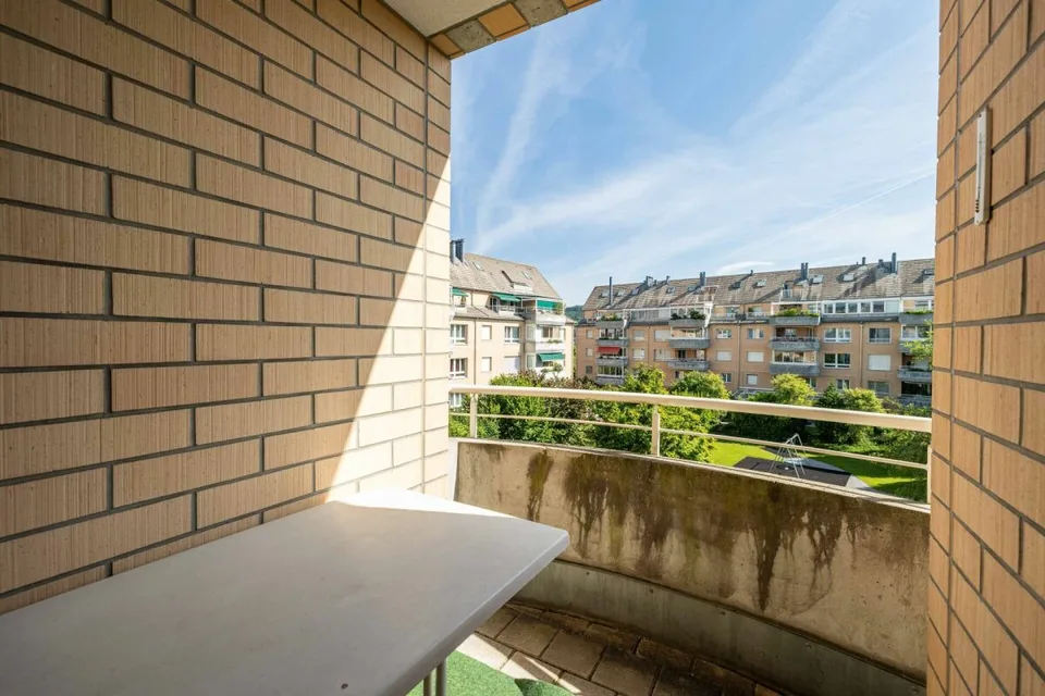 Grosszügige 4.5-Zimmer-Wohnung - ruhig, hell und mit Blick ins Grüne. – Foto 16 von 20