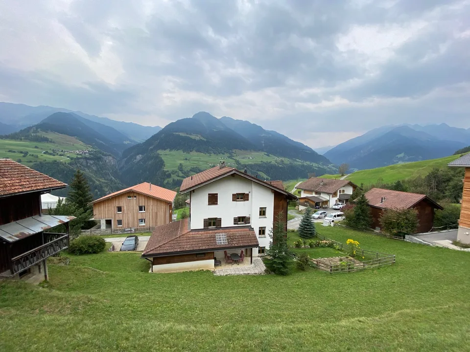 Terreno edificabile in una posizione panoramica a Cumbel