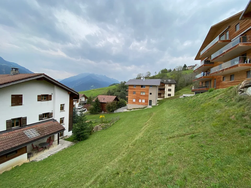 Terreno edificabile in una posizione panoramica a Cumbel