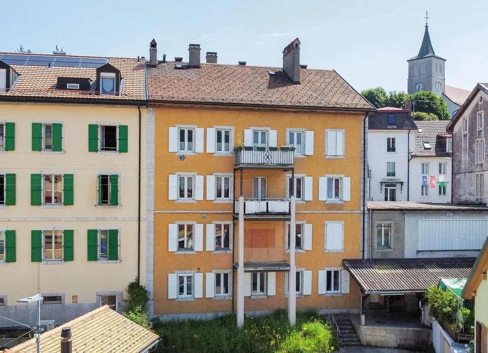 Edificio residenziale con 4 appartamenti e 1 unità commerciale Nel cuore di Ste-Croix