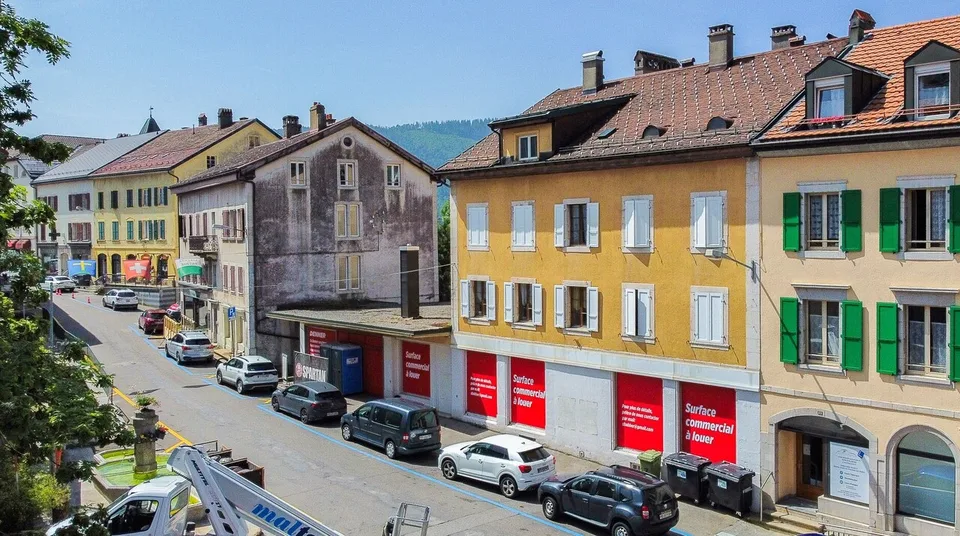 Immeuble locatif de 4 logements et un 1 commerce Au coeur de Ste-Croix