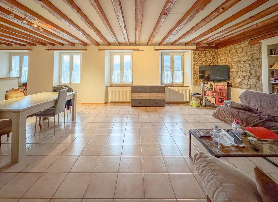 Edificio residenziale con 4 appartamenti e 1 unità commerciale Nel cuore di Ste-Croix