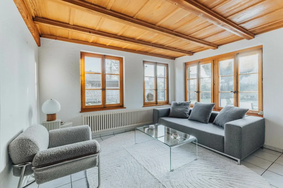 Wohnen wie im eigenen Haus: 7.5 Zimmer, 180 m2, grosser Privatgarten & Sauna