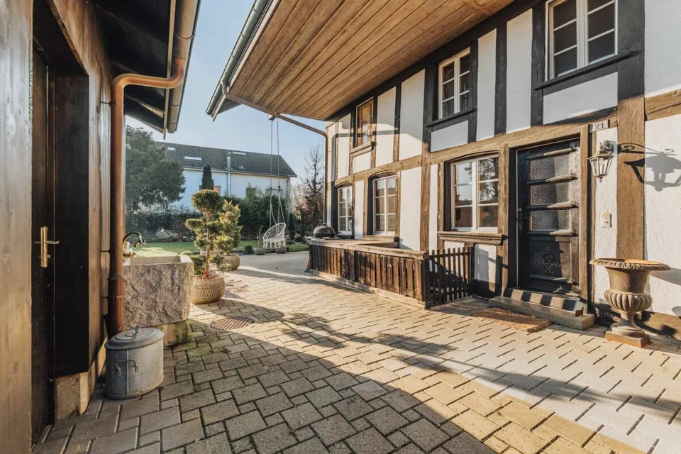Wohnen wie im eigenen Haus: 7.5 Zimmer, 180 m2, grosser Privatgarten & Sauna