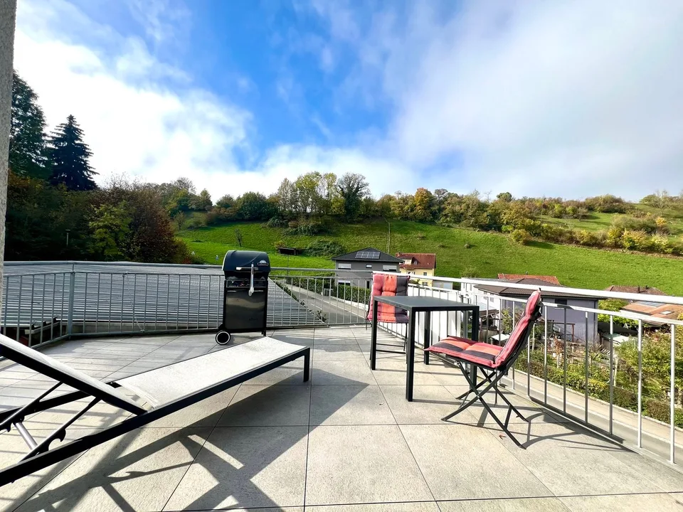 Di alta qualità e moderno con vista sul verde – foto 2 di 9