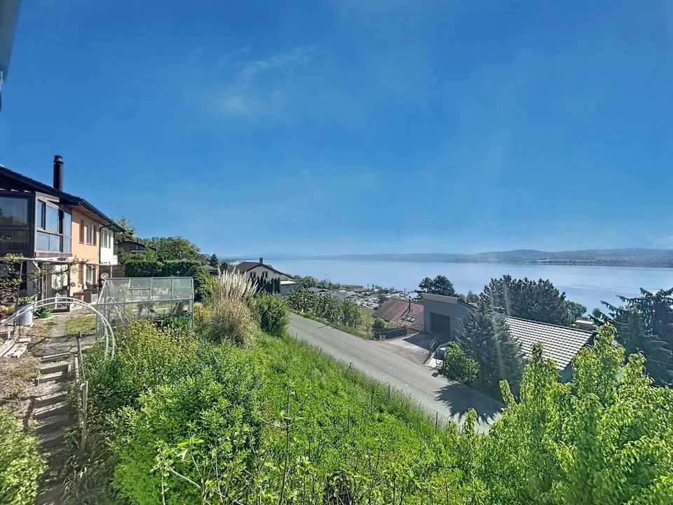 Villa with breathtaking views of Lake Morat