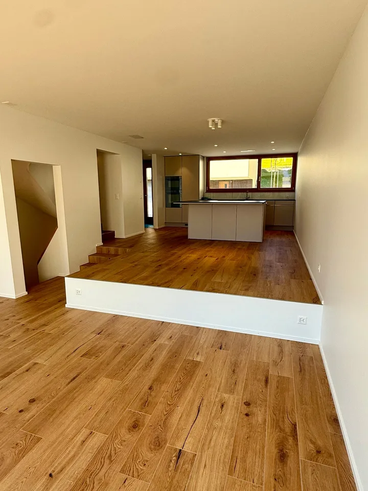 Hochwertiges Einfamilienhaus im Baurecht - 360° Drohnen Video
