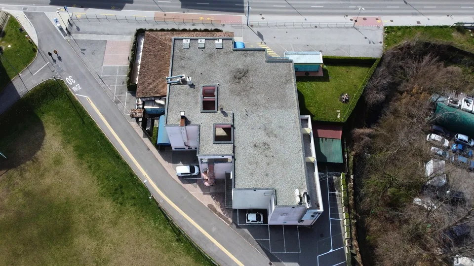 Immeuble commercial avec fonction restaurant et résidentielle – Genestrerio