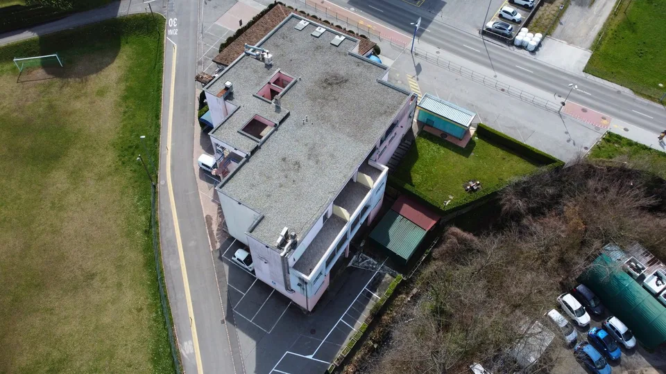 Immeuble commercial avec fonction restaurant et résidentielle – Genestrerio – photo 6 sur 17