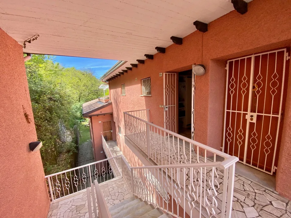 Appartamento penthouse ben curato con vista mare da sogno vicino alla spiaggia – foto 12 di 13