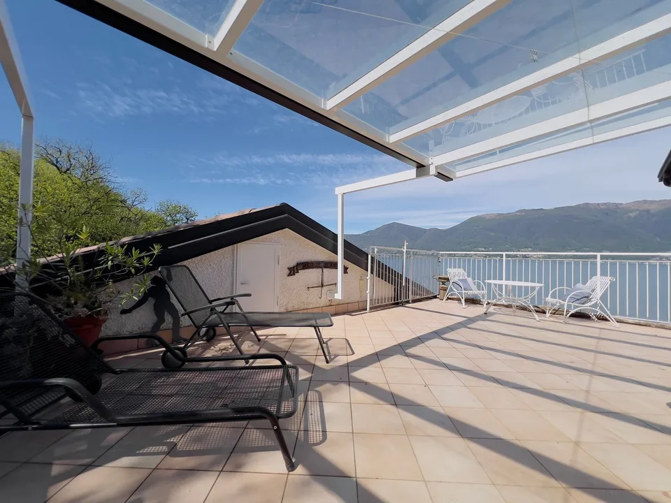 Appartamento penthouse ben curato con vista mare da sogno vicino alla spiaggia – foto 10 di 13