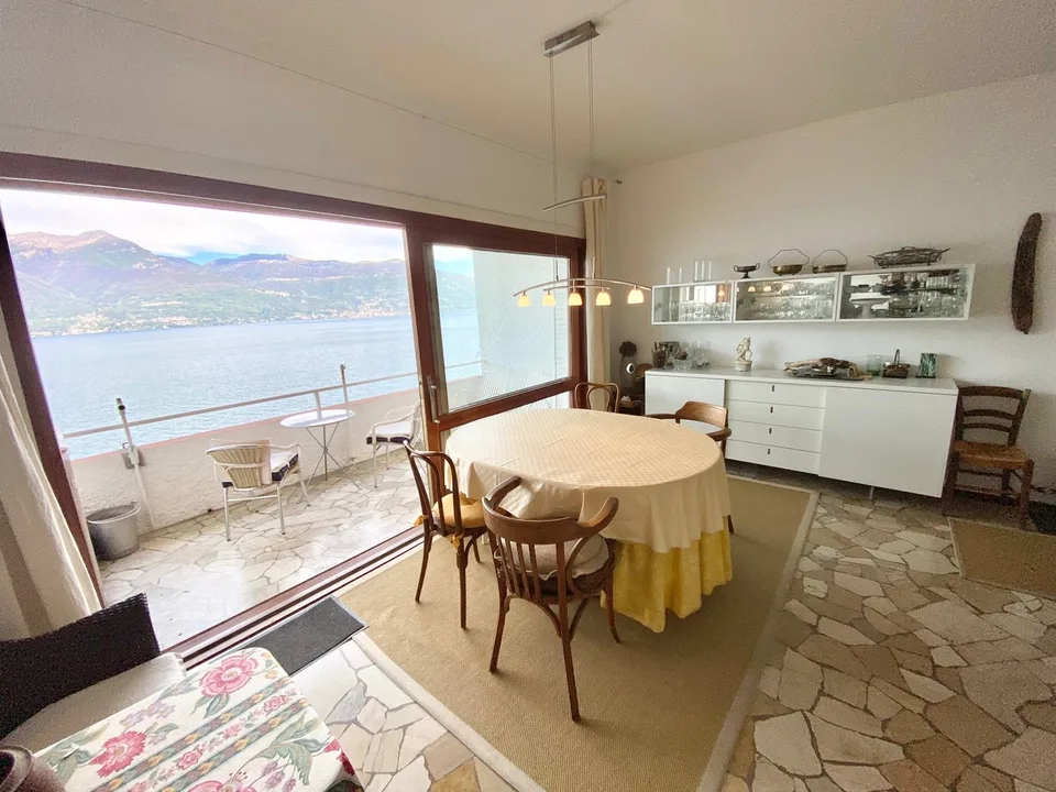 Appartamento penthouse ben curato con vista mare da sogno vicino alla spiaggia