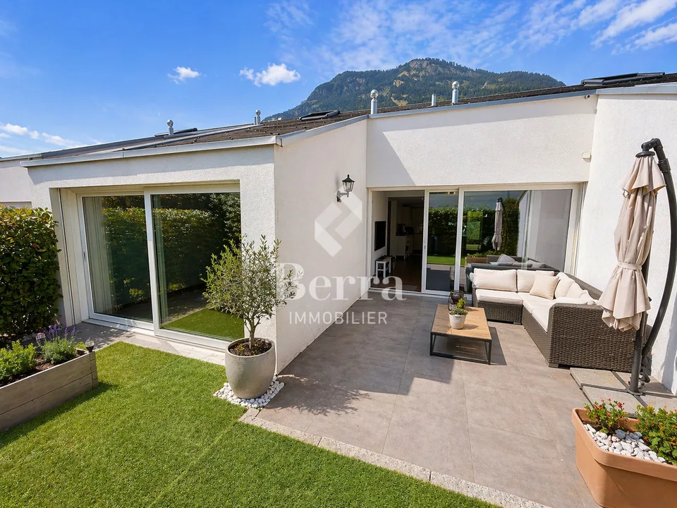 Villa a schiera affascinante e spaziosa: con camera da letto e bagno al piano terra + soffitta
