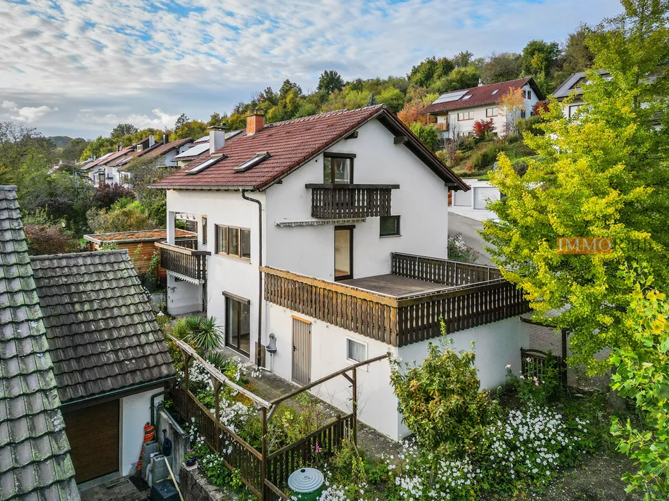 IMMORath.de - Gepflegtes Zuhause mit Doppelgarage und schönem Garten