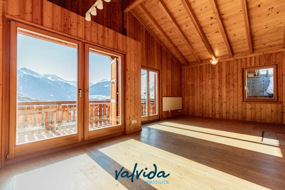 Wohnen, wo andere Ferien machen - 5-Zimmer-Chalet mit Panorama in Feschel