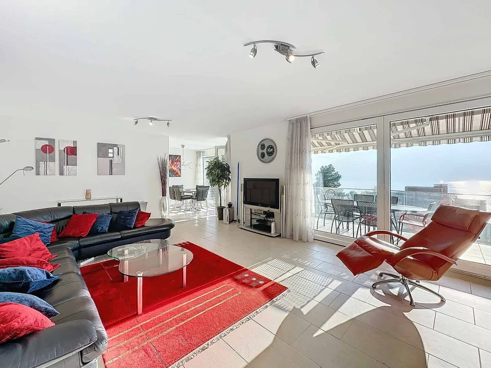 Selten! 5.5-Zimmer-Wohnung mit herrlicher Aussicht auf den See