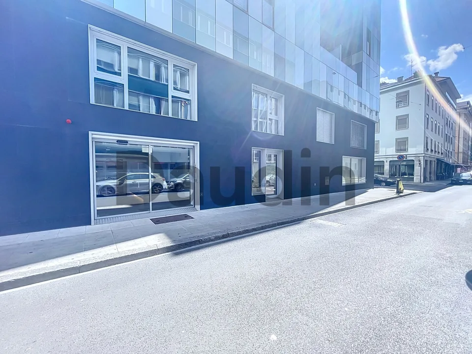 Magnifique arcade commerciale, située en plein centre des Pâquis