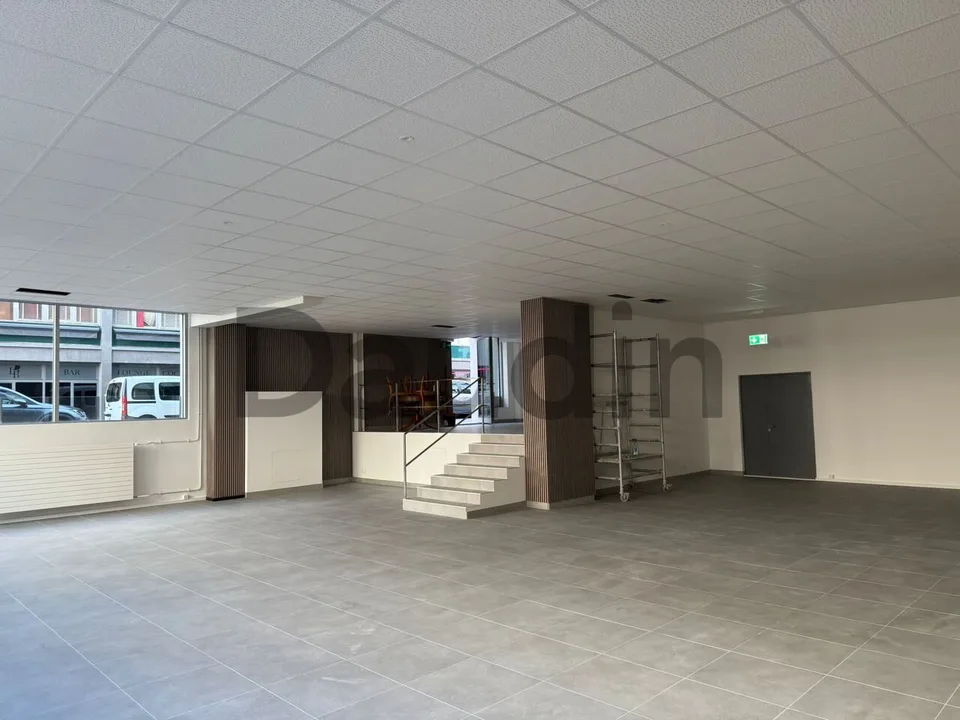 Magnifique arcade commerciale, située en plein centre des Pâquis