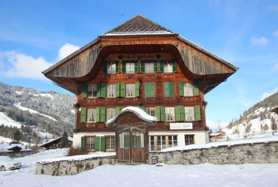 Wohn- & Geschäftshaus mit Bauparzelle 4 Wohnungen / Gewerberäume