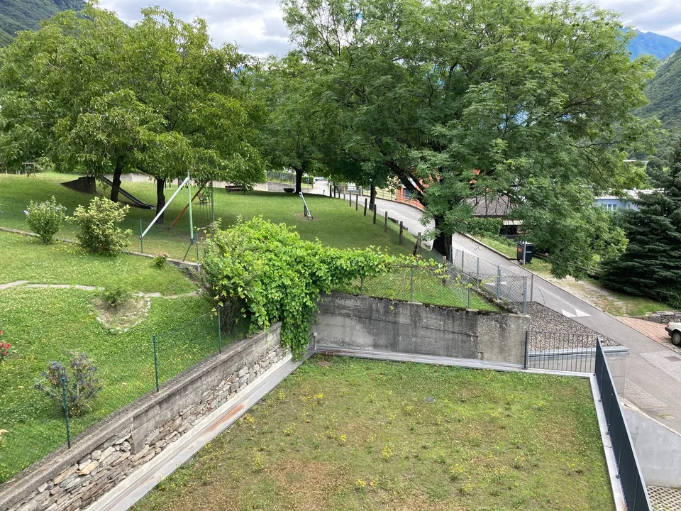 Appartement en attique de 4,5 pièces avec jardin privé, Lumino – photo 13 sur 17