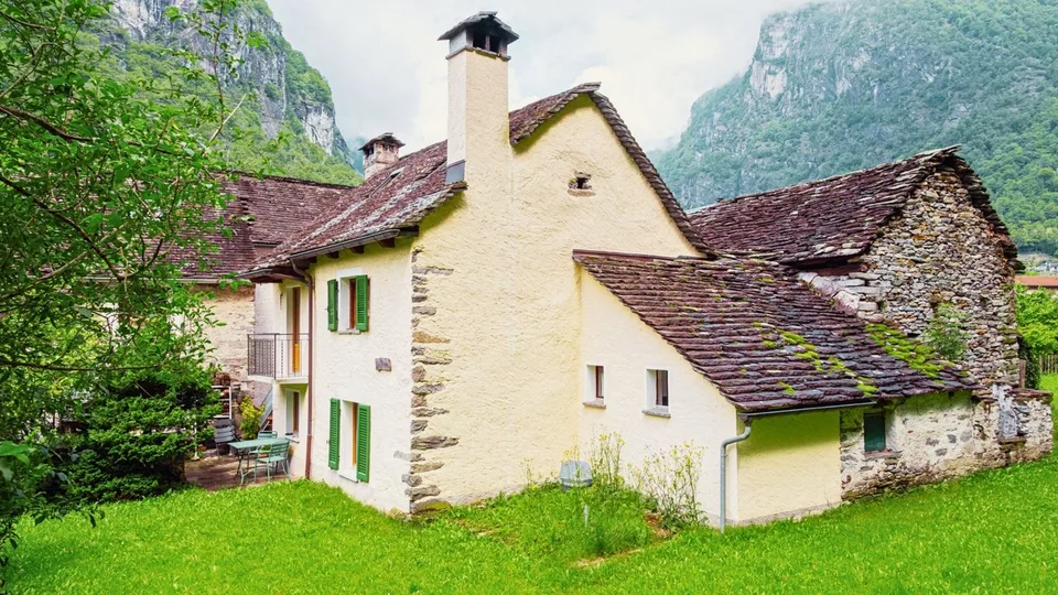 RUSTICO TICINESE RINNOVATO CON STILE | STILVOLL RENOVIERTES TESSINER R