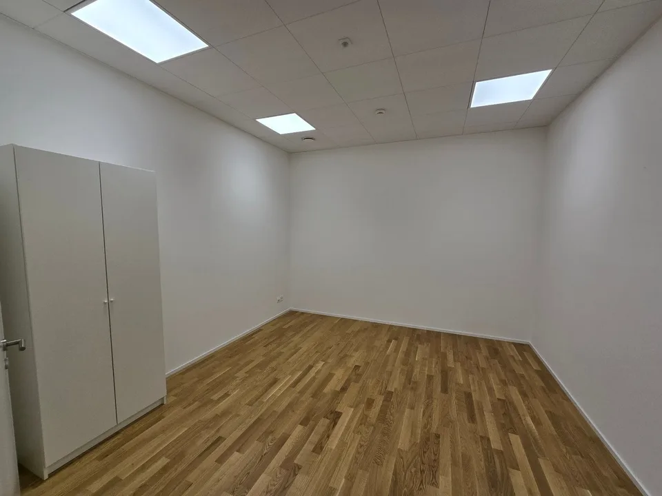 Ufficio moderno con comfort di coworking nel P201 ad Aesch