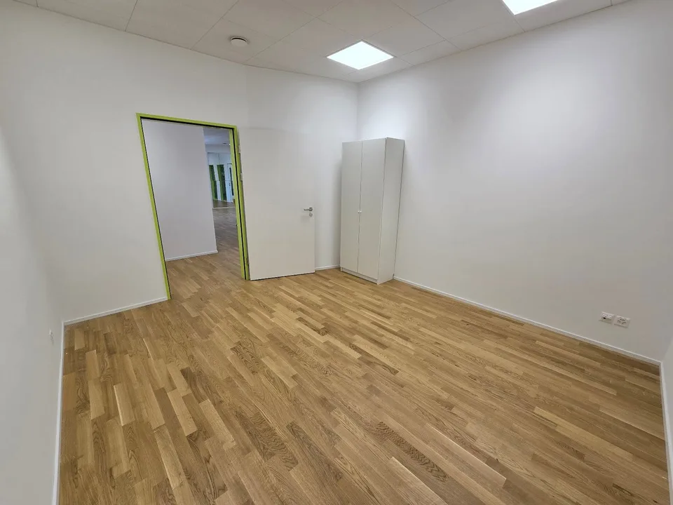 Ufficio moderno con comfort di coworking nel P201 ad Aesch