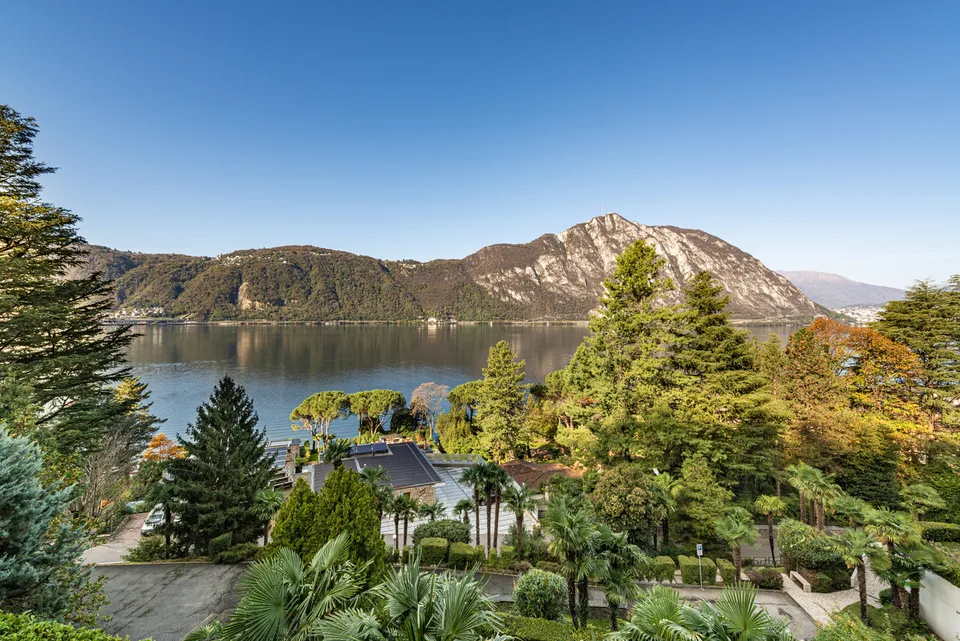 Pied-à-terre con vista lago giardino e piscina condominiale
