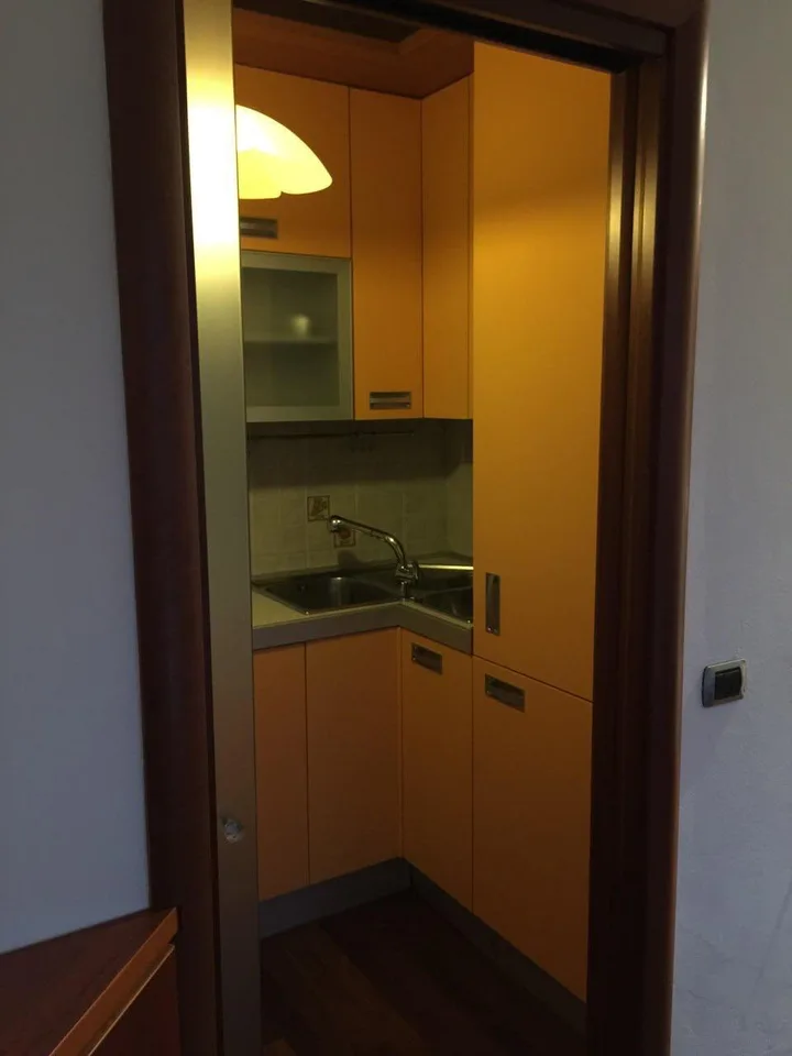 Pied-à-terre con vista lago giardino e piscina condominiale