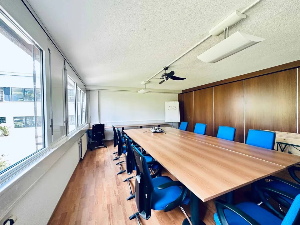 Uffici, locali di 370 m2 affittabili a Losanna