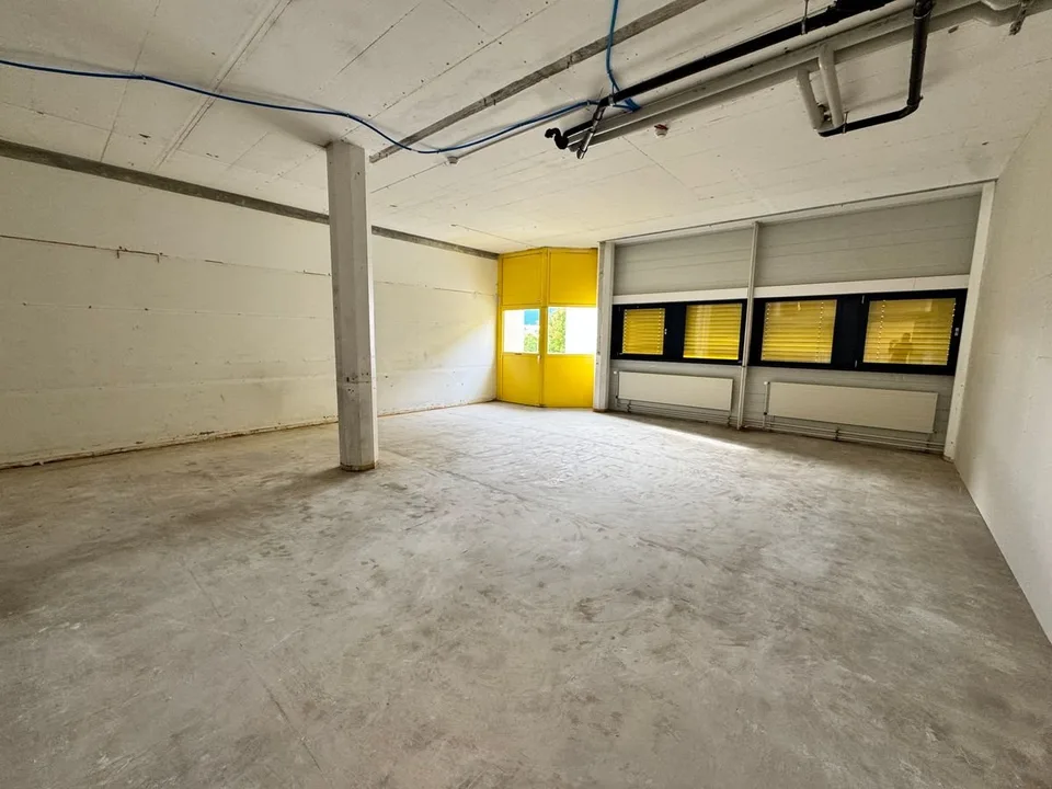 Vos ateliers industriels ou stockage - Dépôt - de 40 m2  à 230 m2 au prix de 210 CHF le m2/an