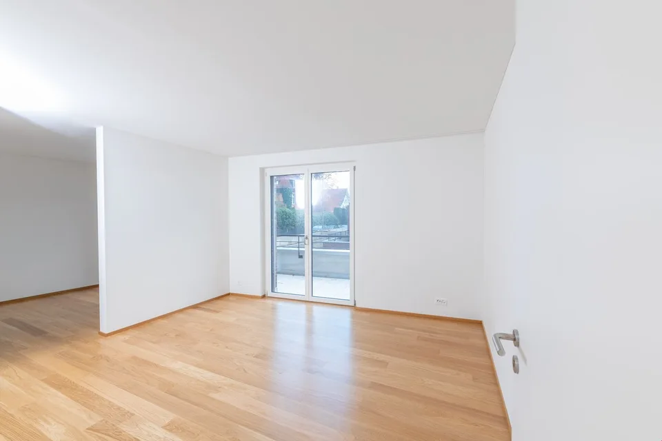 Modern 2.5-room attic apartment with city panorama in Binningen – photo 7 of 13