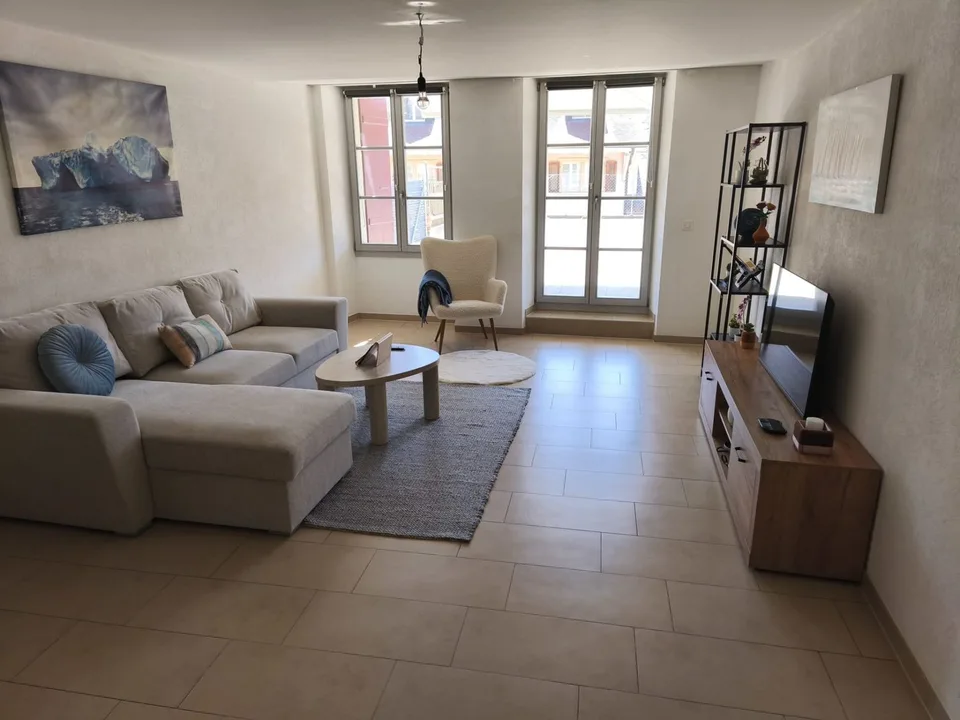 CON UNA GRANDE TERRAZZA, MOLTO BEN SITUATA