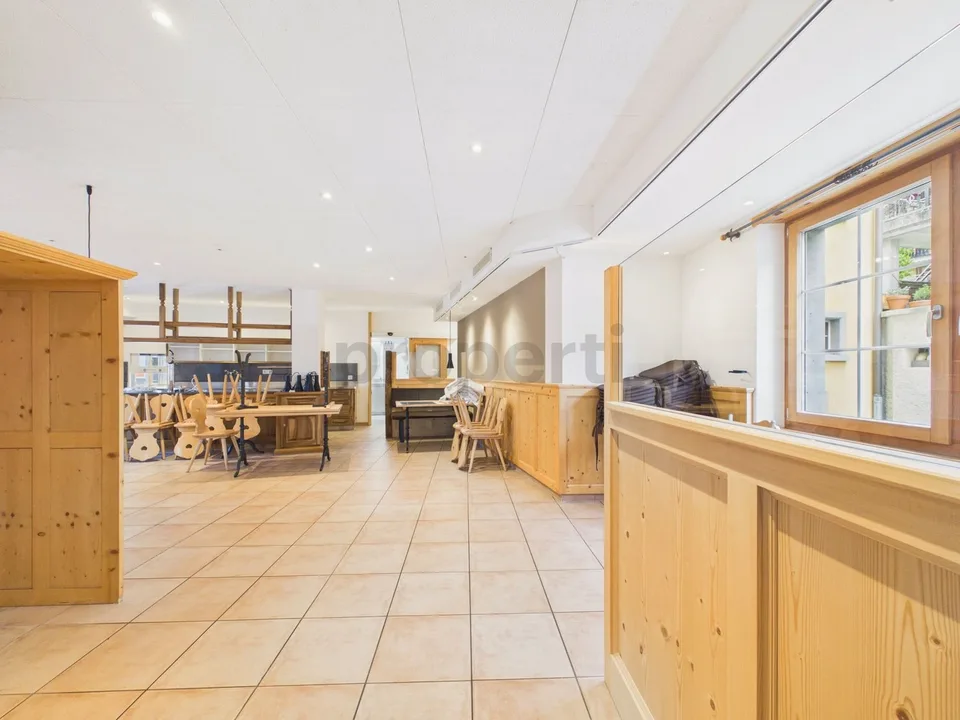 Gastronomisches Bijou in Jenins: Vollausgestattetes Restaurant mit Weinkeller und Terrasse