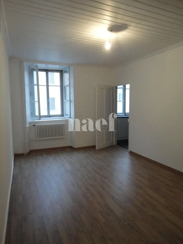 Geräumige 4-Zimmer-Wohnung im 1. Stock OST