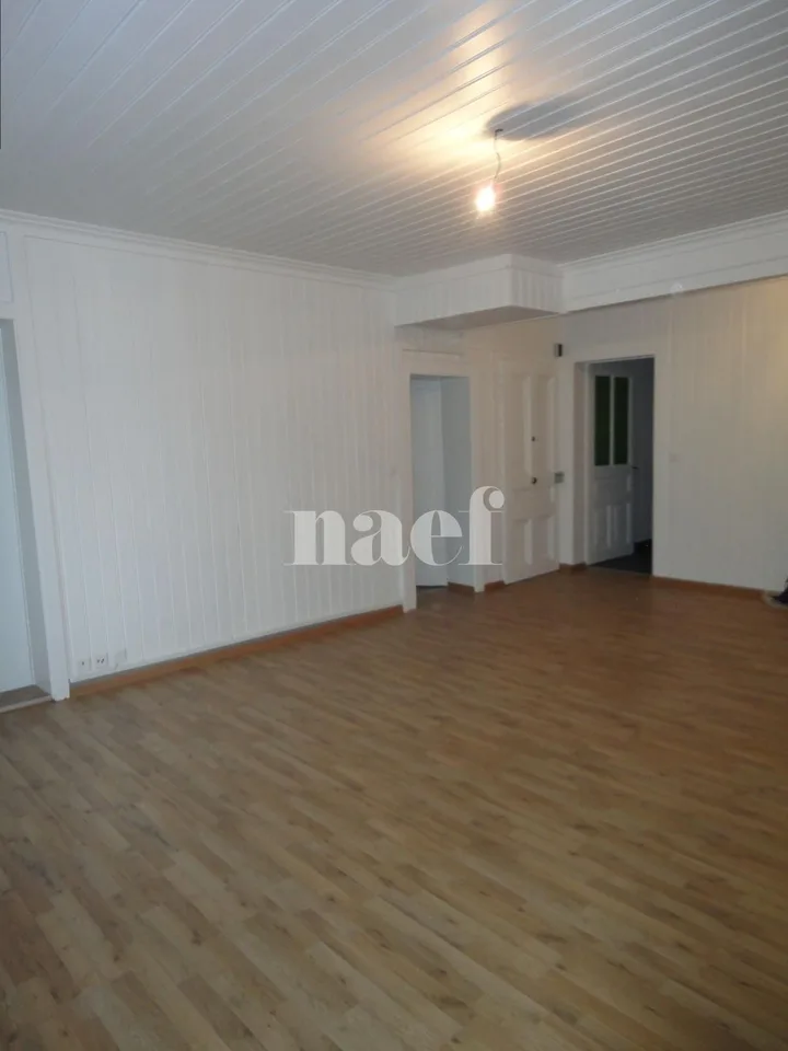 Geräumige 4-Zimmer-Wohnung im 1. Stock OST