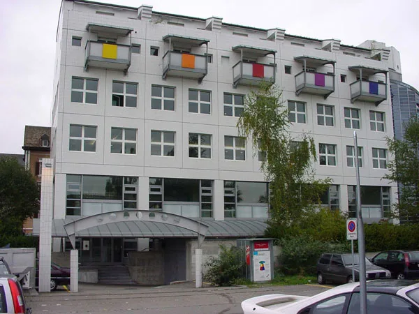 Motorradplatz Nähe Bahnhof Wollishofen