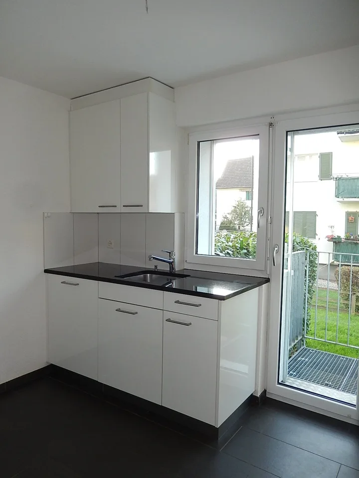 Bright, modern 3-room apartment with garden seating area