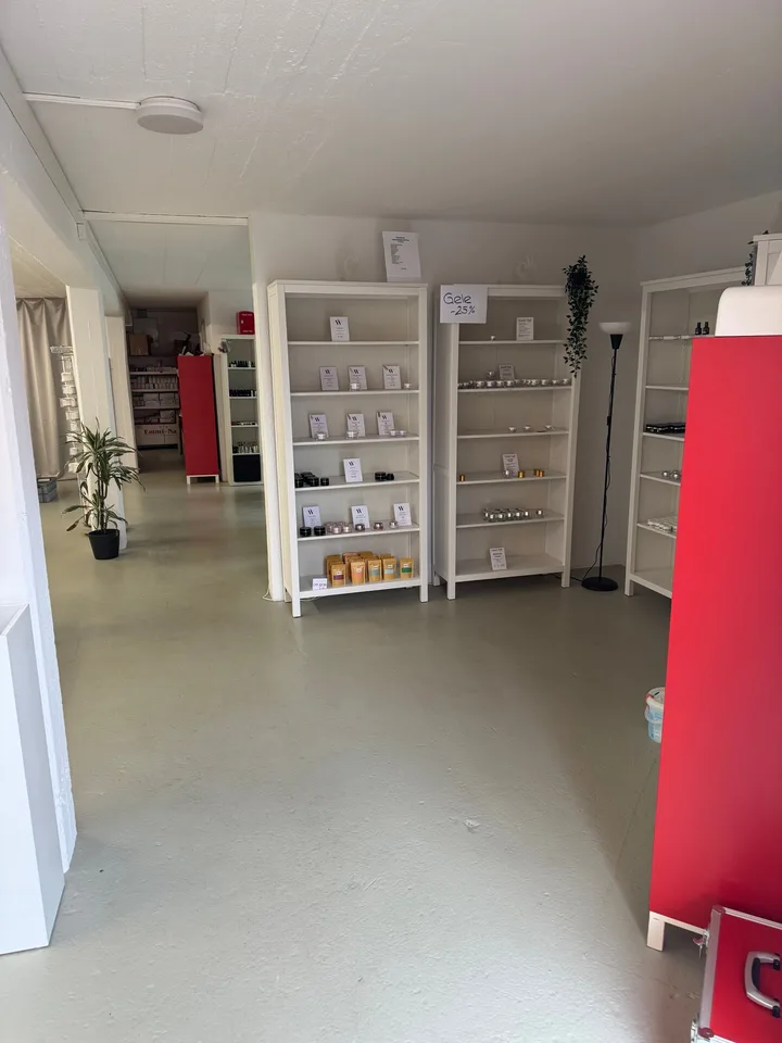Heller Gewerberaum mit 105 m² an ruhiger Lage in Uster - Nachmieter gesucht