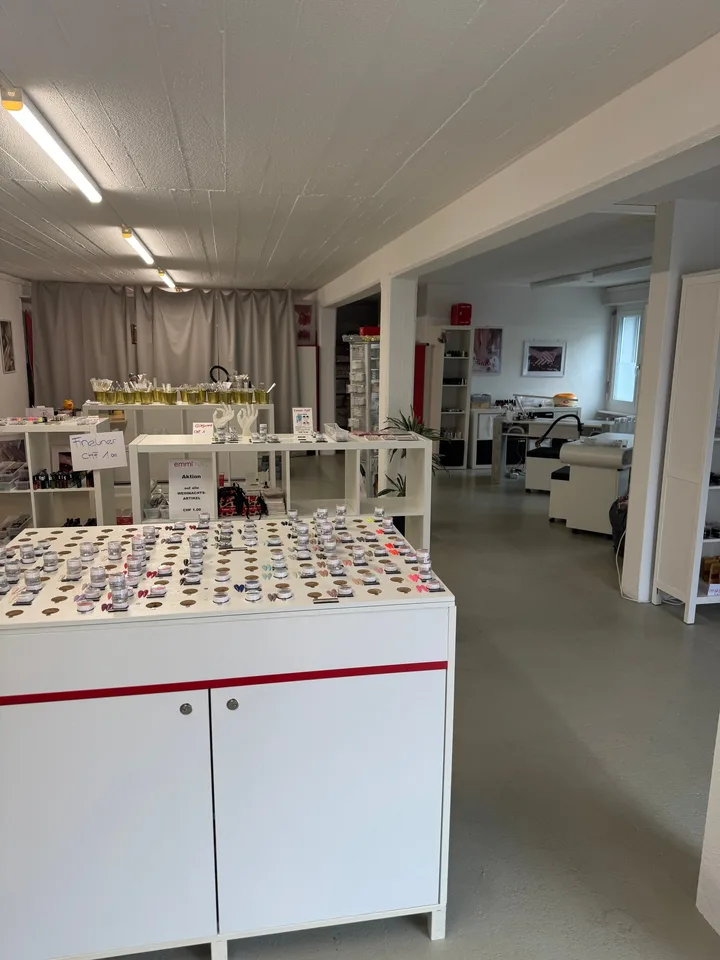 Heller Gewerberaum mit 105 m² an ruhiger Lage in Uster - Nachmieter gesucht