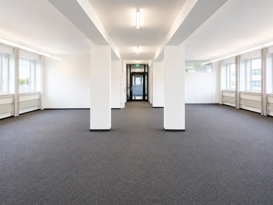 Espace de bureau aménagé dans un emplacement idéal à Dietlikon – 510 m² au 1er étage