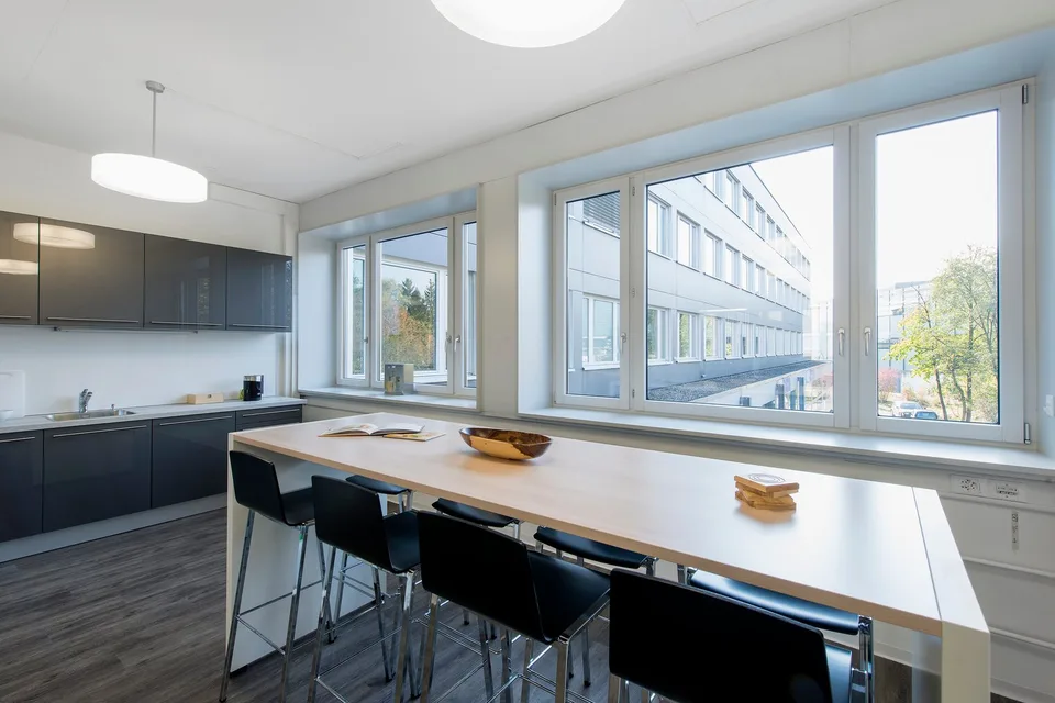 Espace de bureau aménagé dans un emplacement idéal à Dietlikon – 510 m² au 1er étage