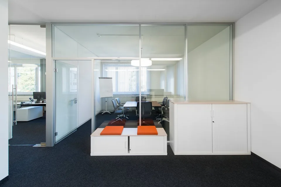 Espace de bureau aménagé dans un emplacement idéal à Dietlikon – 510 m² au 1er étage