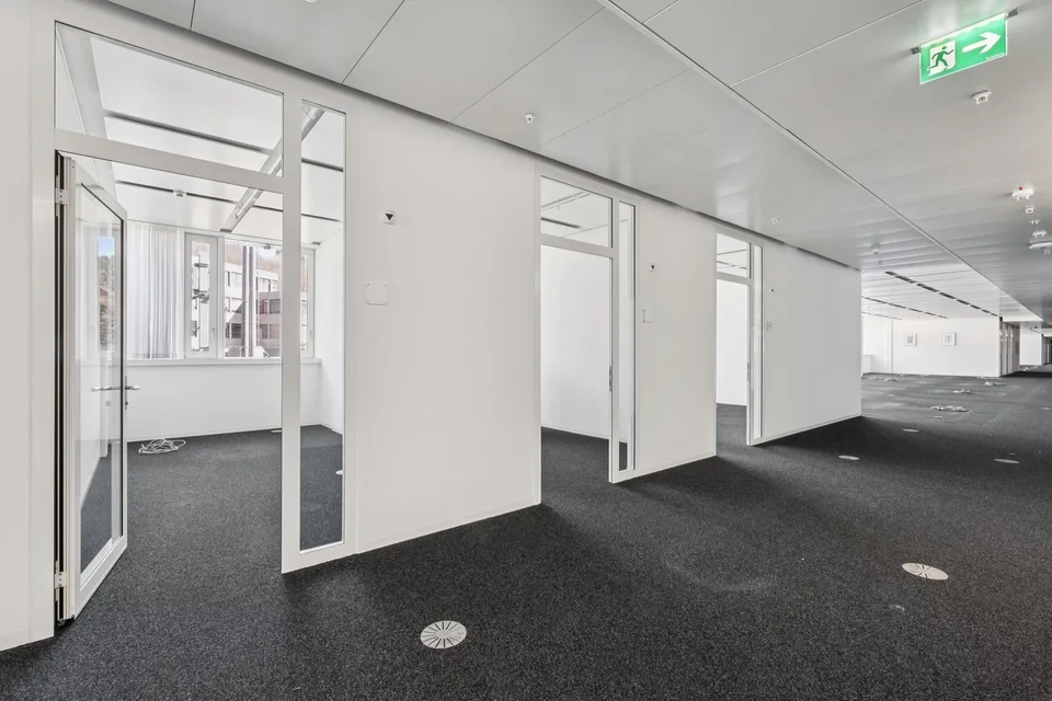 Espace de bureau ouvert - Flexible et adaptable, parfait pour votre entreprise ! – photo 6 sur 11