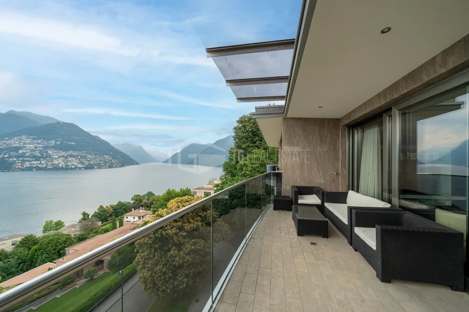 ATTICO DI 5.5 LOCALI CON MERAVIGLIOSA VISTA LAGO
