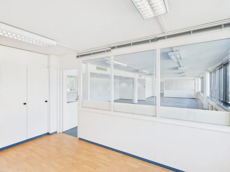 Geräumiges Büro von 175 m2 in einem Gebäude mit strategischer Lage