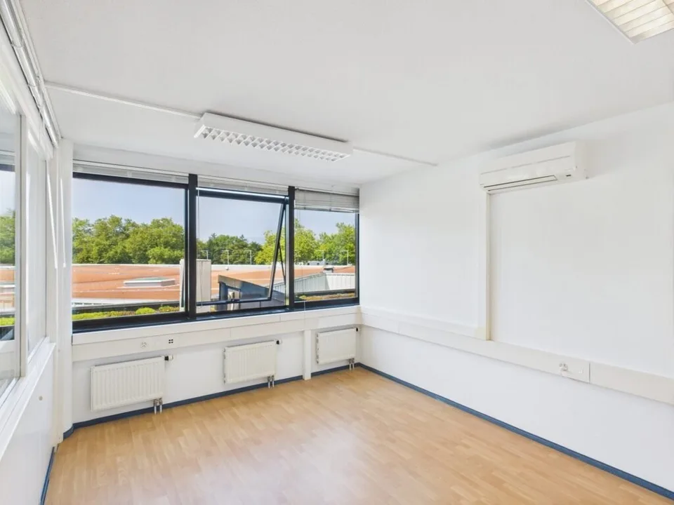 Geräumiges Büro von 175 m2 in einem Gebäude mit strategischer Lage