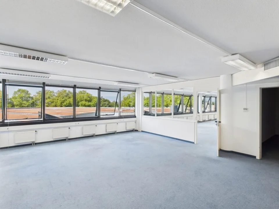Geräumiges Büro von 175 m2 in einem Gebäude mit strategischer Lage